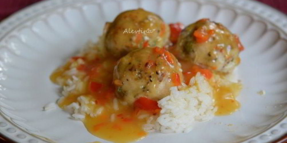 Рецепт фрикаделек с фисташками из индюшатины под апельсиновым соусом