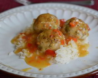 Фрикадельки с фисташками из индюшатины под апельсиновым соусом