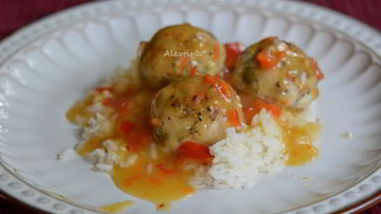 Фрикадельки с фисташками из индюшатины под апельсиновым соусом