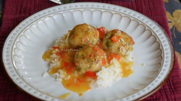 фрикадельки с фисташками из индюшатины под апельсиновым соусом