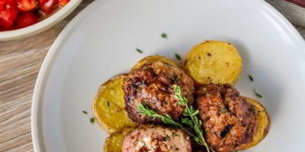 Рецепт фрикаделек с начинкой в средиземноморском стиле
