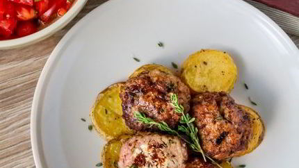 Фрикадельки с начинкой в средиземноморском стиле