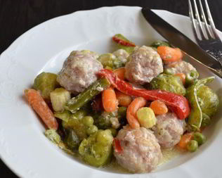 Фрикадельки с овощами