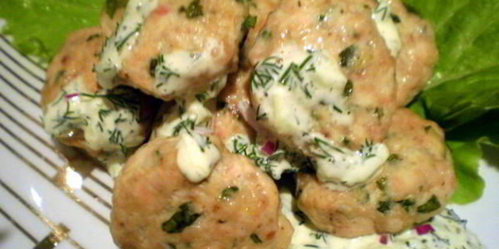 Рецепт фрикаделек с цедрой лимона и огуречным соусом