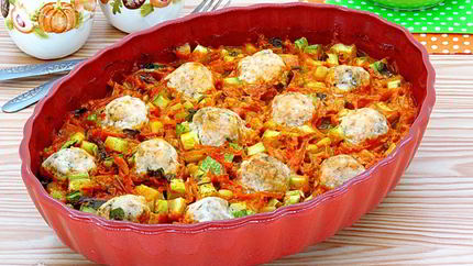 Фрикадельки в духовке с кабачками