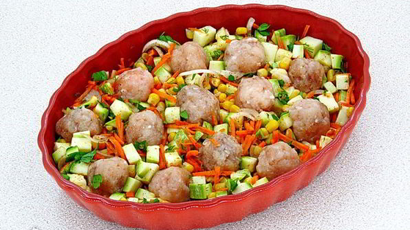 фрикадельки в духовке с кабачками