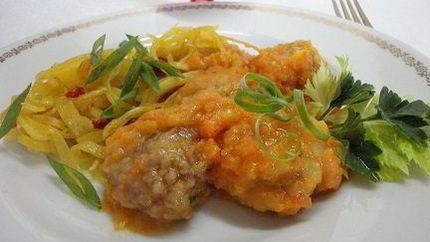 Фрикадельки в луково-морковном соусе по-мадридски