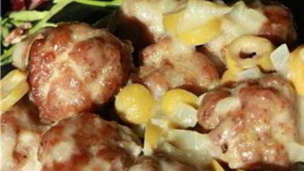 Фрикадельки в соусе из оливок