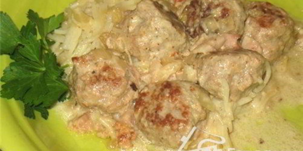 Рецепт фрикаделек в сырном соусе с беконом