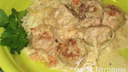 Фрикадельки в сырном соусе с беконом