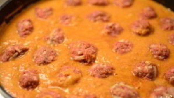 говяжьи фрикадельки в томатном соусе