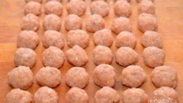 куриные фрикадельки в ароматном томатном соусе