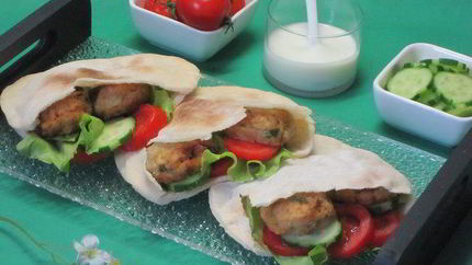 Пита с фрикадельками из нута фалафель