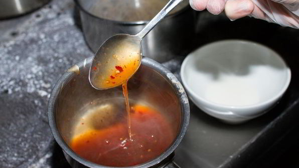 гречневая лапша с кальмарами в кляре и жареными овощами