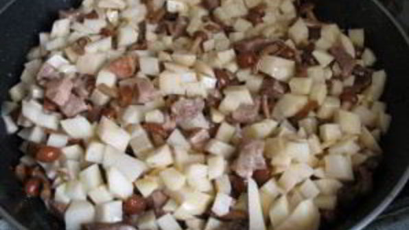 картошка с грибами опятами жареная