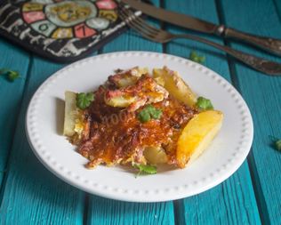 Картошка с ветчиной и сыром в духовке