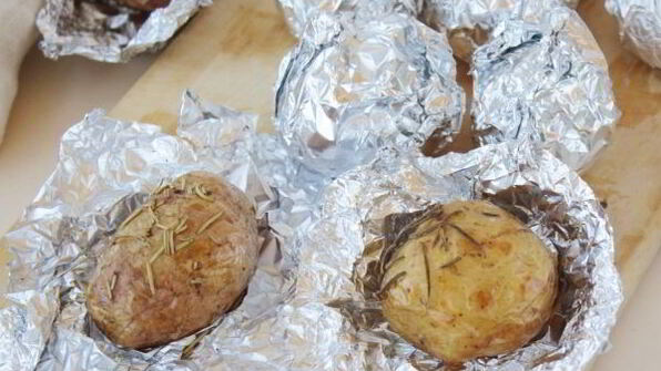 картошка в мундире в фольге в духовке