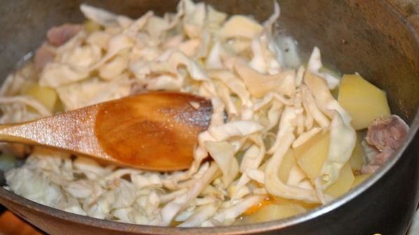 молодой картофель с мясом и овощами