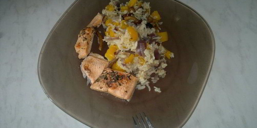 Рецепт риса с грибами и овощами, карельская форель с паприкой