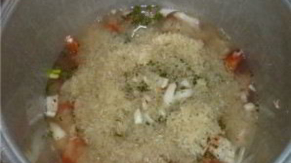 рис с тушенкой в мультиварке