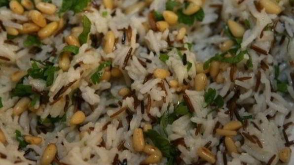 рис с зеленью и орехами