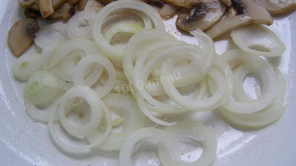 жареная картошка с шампиньонами и луком