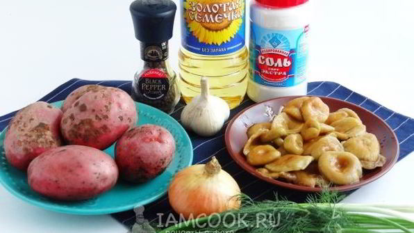 жареная картошка с солеными грибами