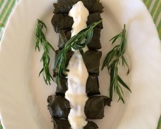 Долма — голубцы в виноградных листьях