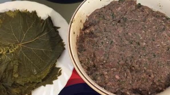 долма — голубцы в виноградных листьях