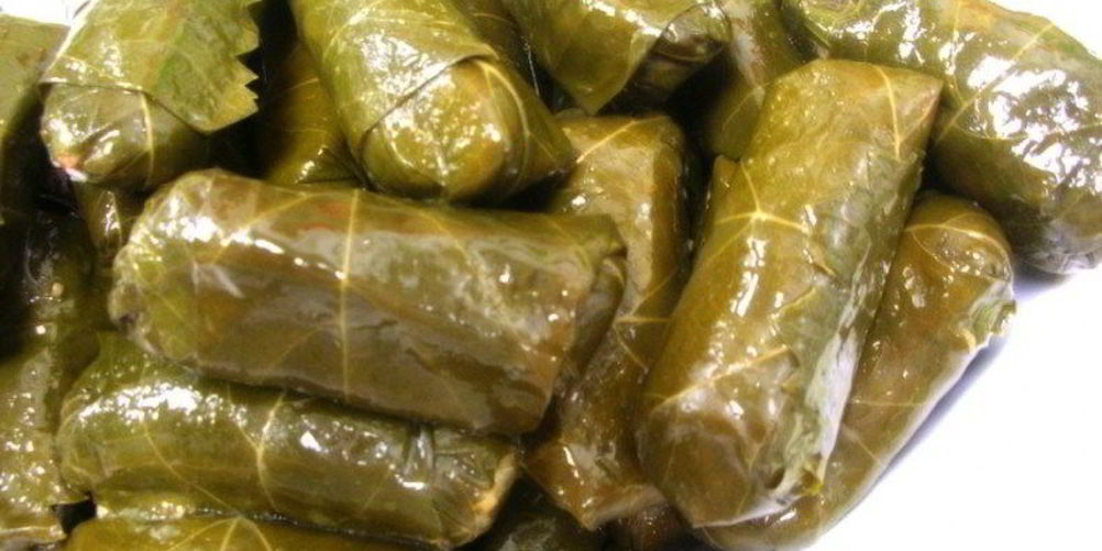 Рецепт долмы из говядины с соусом мацони