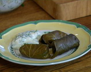 Долма с кускусом и вялеными помидорами