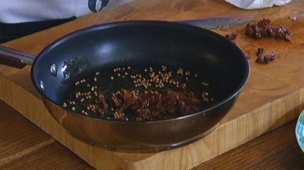 долма с кускусом и вялеными помидорами