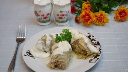 Голубцы под сметанным соусом