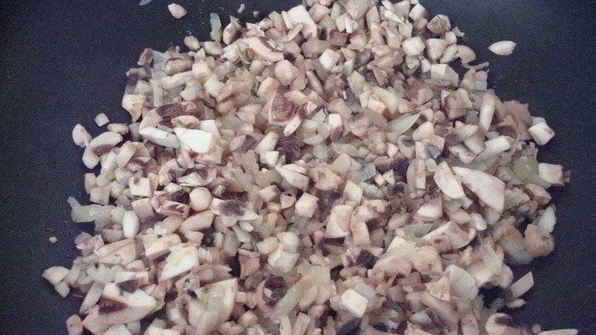 мини-голубцы с вино-вишневым соусом