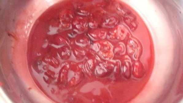 мини-голубцы с вино-вишневым соусом