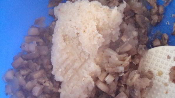 мини-голубцы с вино-вишневым соусом