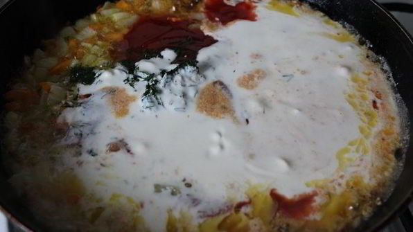 запеченные голубцы в кетчупе и сметане