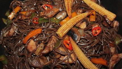 Гречневая лапша с курицей-терияки