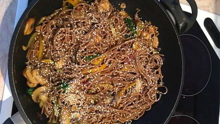 Гречневая лапша с шампиньонами