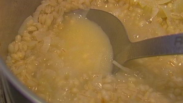 грибы, фаршированные перловкой