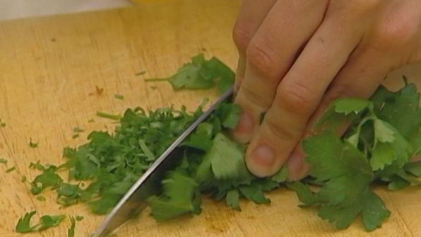 грибы с горчицей, маслом и петрушкой на гриле