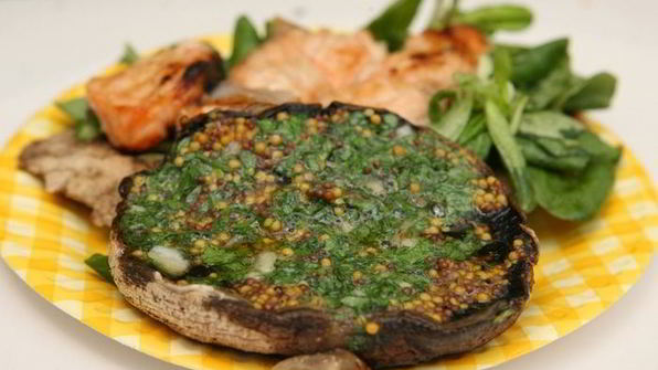 грибы с горчицей, маслом и петрушкой на гриле