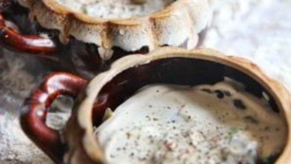 грибы в горшочке со сметаной