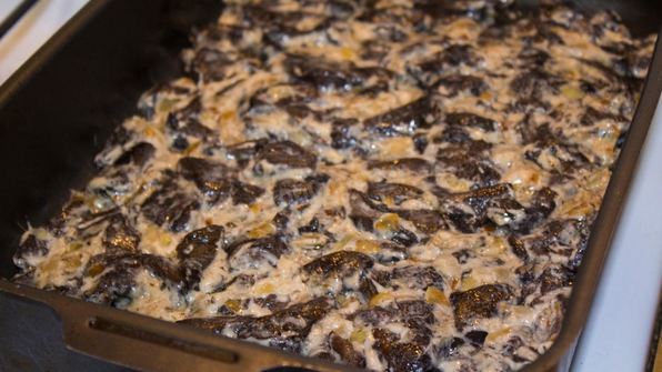 грибы в сметане в духовке запеченные с сыром