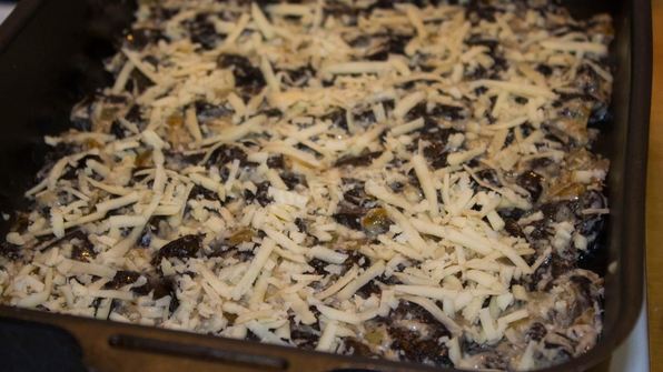 грибы в сметане в духовке запеченные с сыром