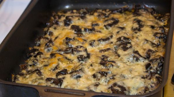 грибы в сметане в духовке запеченные с сыром