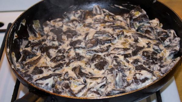 грибы в сметане в духовке запеченные с сыром