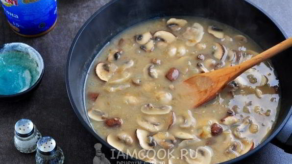грибы в сметанном соусе