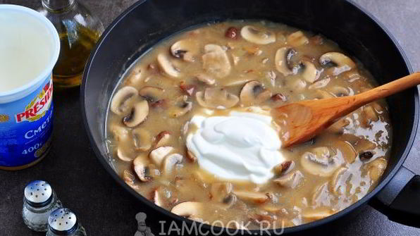 грибы в сметанном соусе