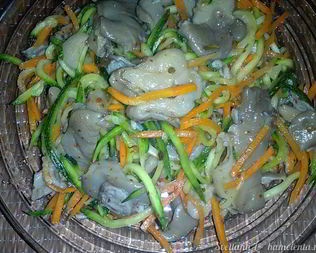 Грибы вешенки с овощами по-корейским мотивам